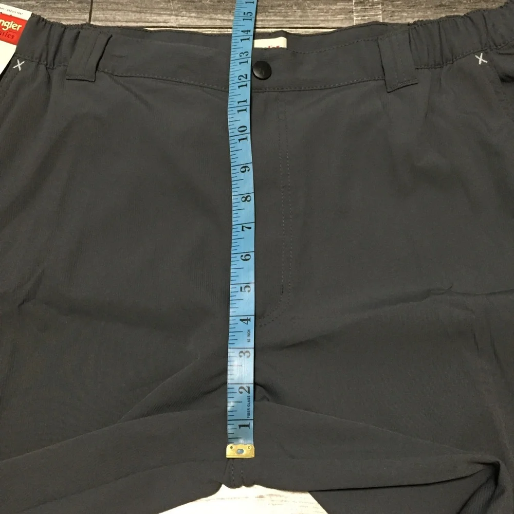 Wrangler Cargo Tech Shorts Men’s 40 Gray (Inseam 10) Lightweight